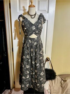 New Lizard Thicket Wms BlK White Floral Abstract Cutout Tie Pleated Midi Dress S